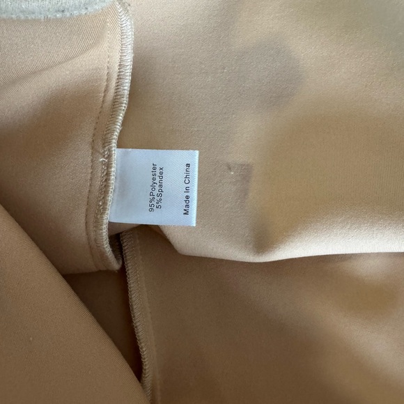 Tuckernuck bone suede Easton blouse Cream V-Neck Blouse with Puff Sleeves - Picture 4 of 12